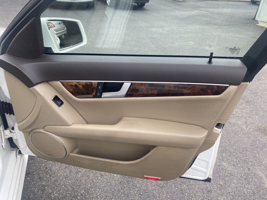 2013 Mercedes-Benz C-Class Image 22