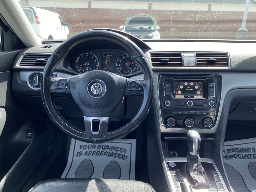 2014 Volkswagen Passat Image 10
