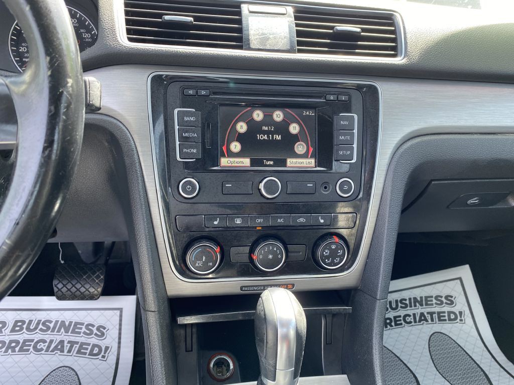 2014 Volkswagen Passat Image 13