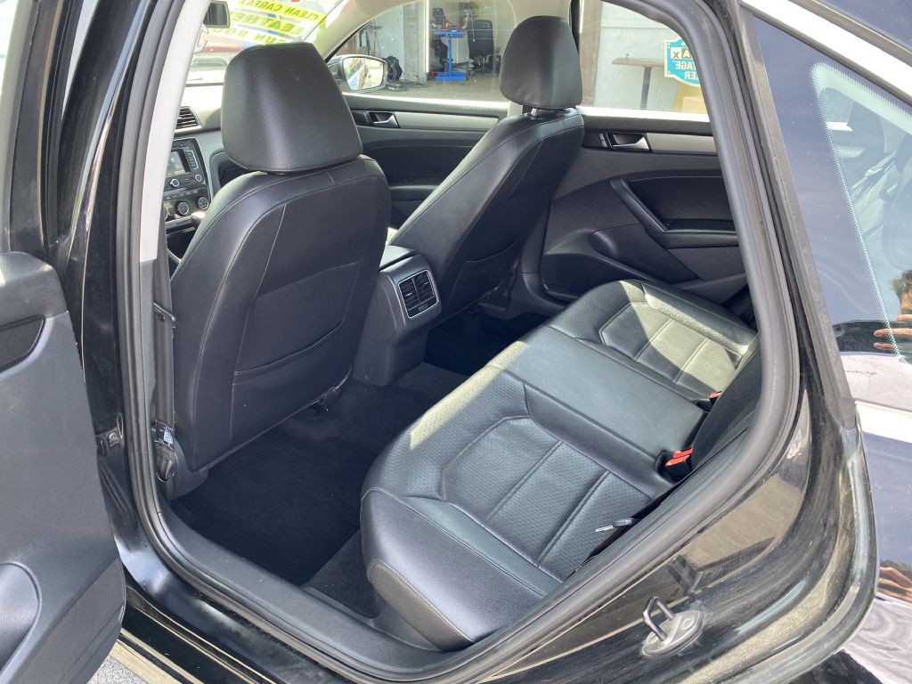 2014 Volkswagen Passat Image 15