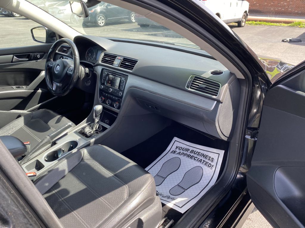 2014 Volkswagen Passat Image 17