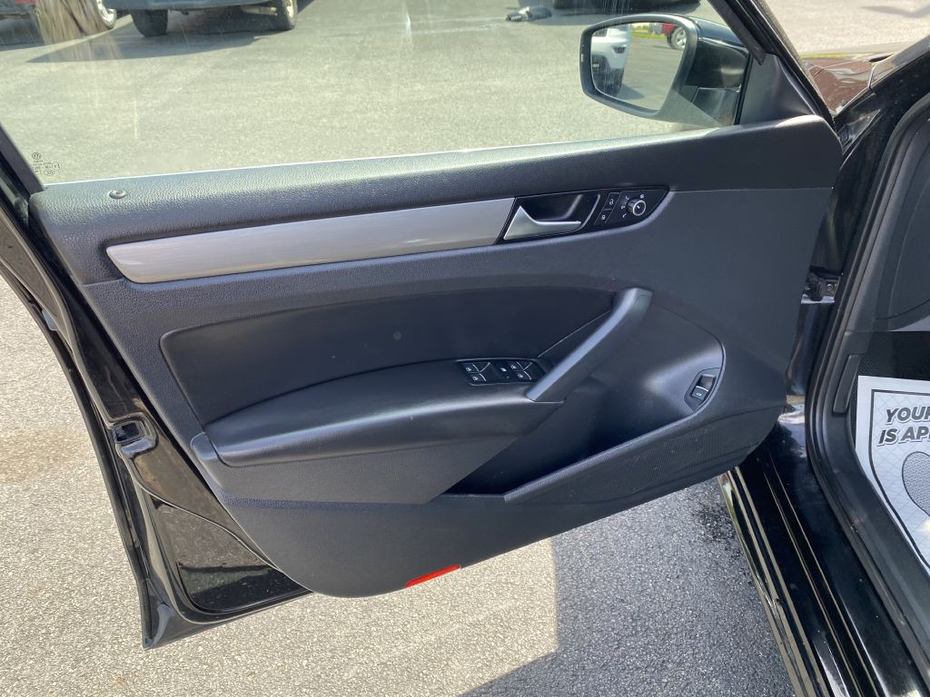 2014 Volkswagen Passat Image 19