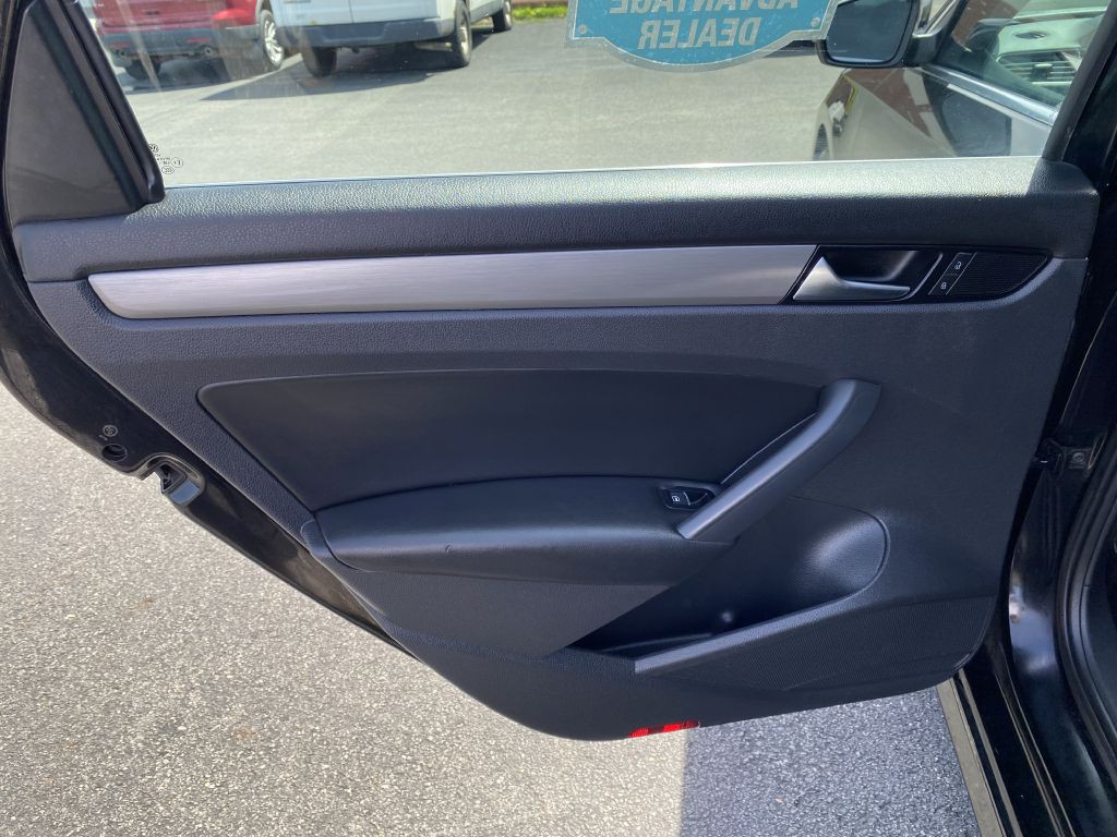 2014 Volkswagen Passat Image 20