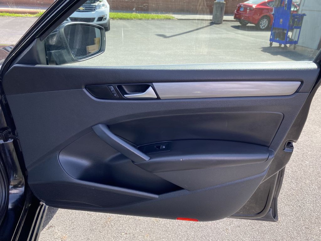 2014 Volkswagen Passat Image 22