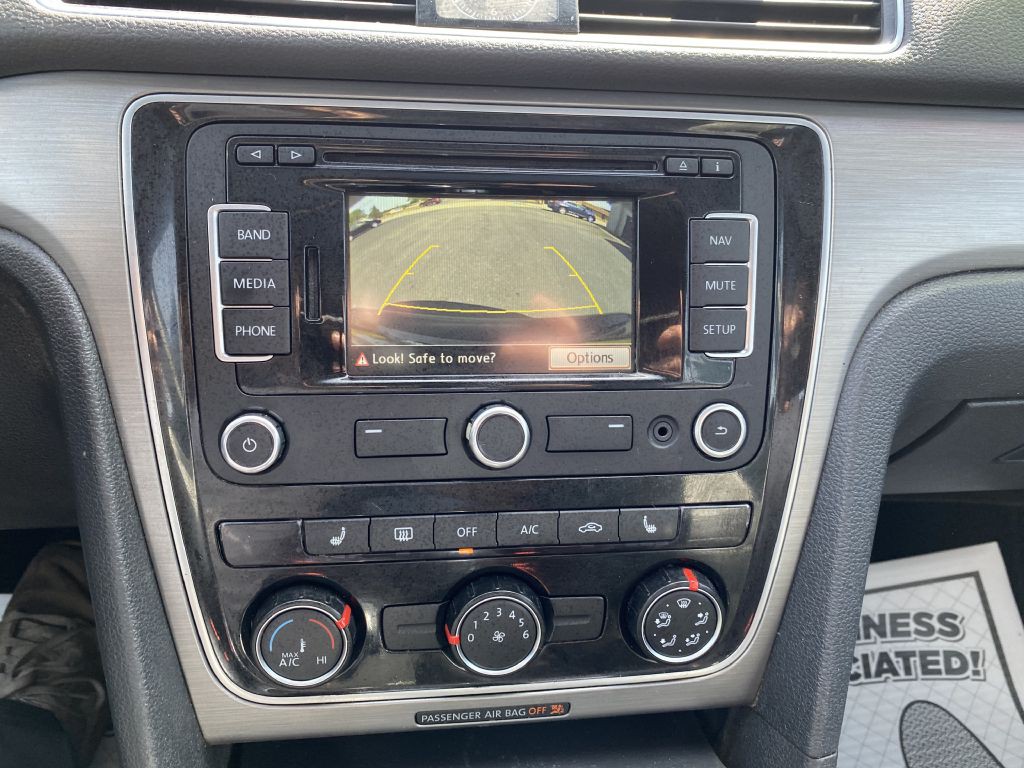 2014 Volkswagen Passat Image 26