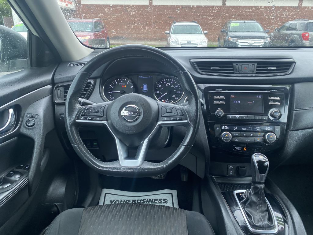 2017 Nissan Rogue Image 10
