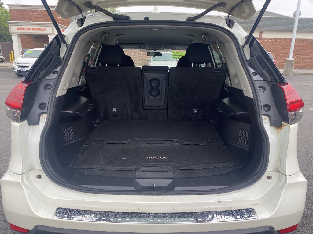 2017 Nissan Rogue Image 16