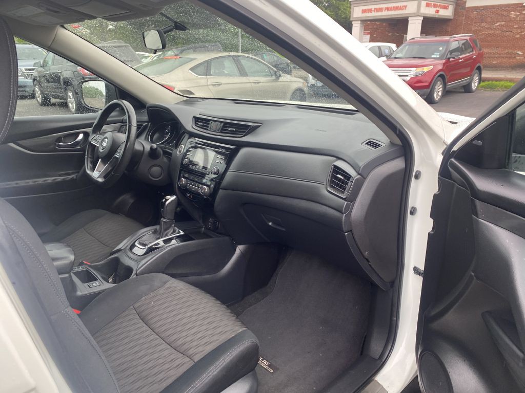 2017 Nissan Rogue Image 18