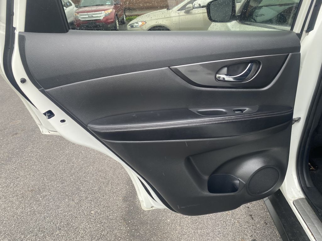 2017 Nissan Rogue Image 21