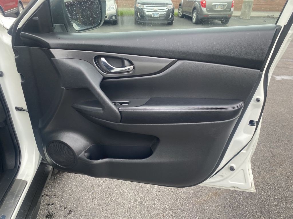 2017 Nissan Rogue Image 23