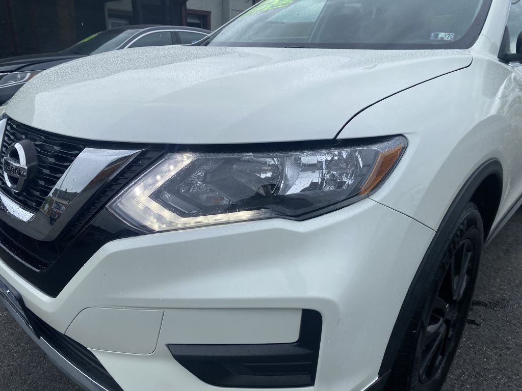 2017 Nissan Rogue Image 25