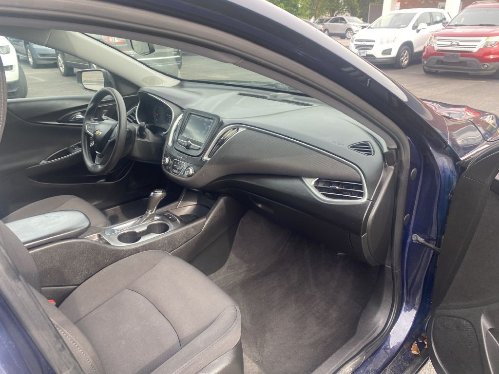 2018 Chevrolet Malibu Image 17