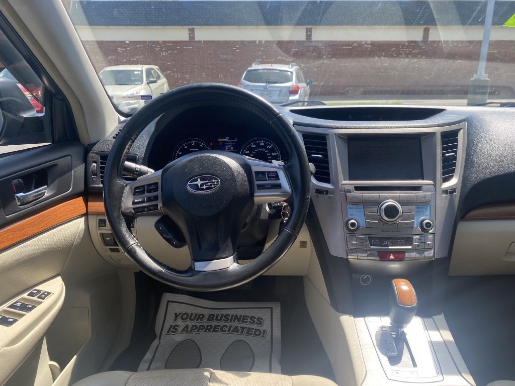 2014 Subaru Outback Image 10
