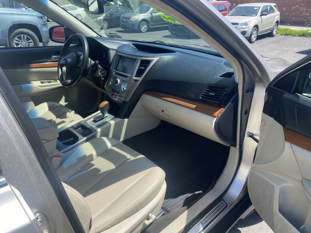 2014 Subaru Outback Image 18