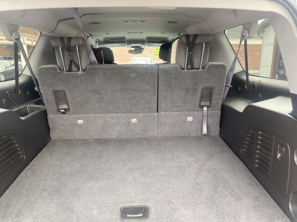 2015 Chevrolet Suburban Image 17