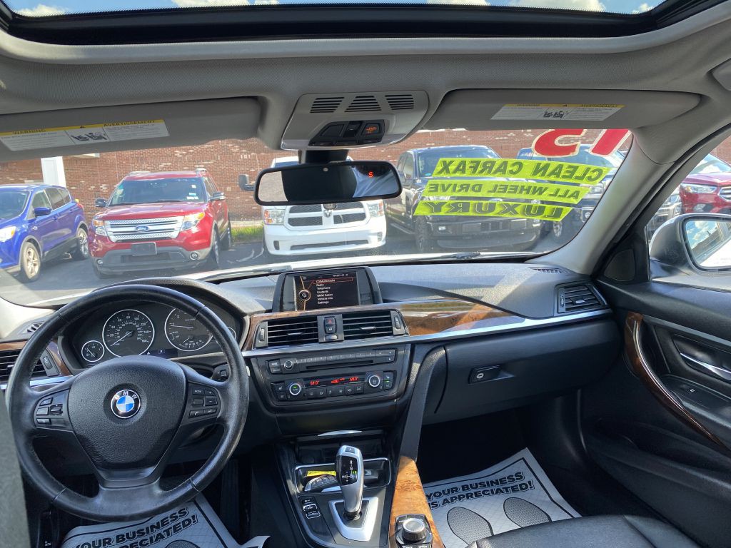 2013 BMW 3 Series Image 9