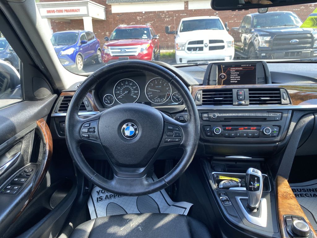 2013 BMW 3 Series Image 10