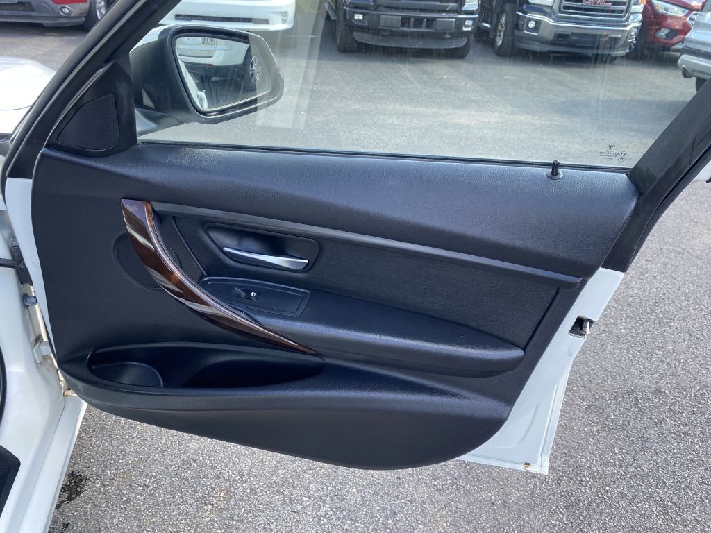 2013 BMW 3 Series Image 22