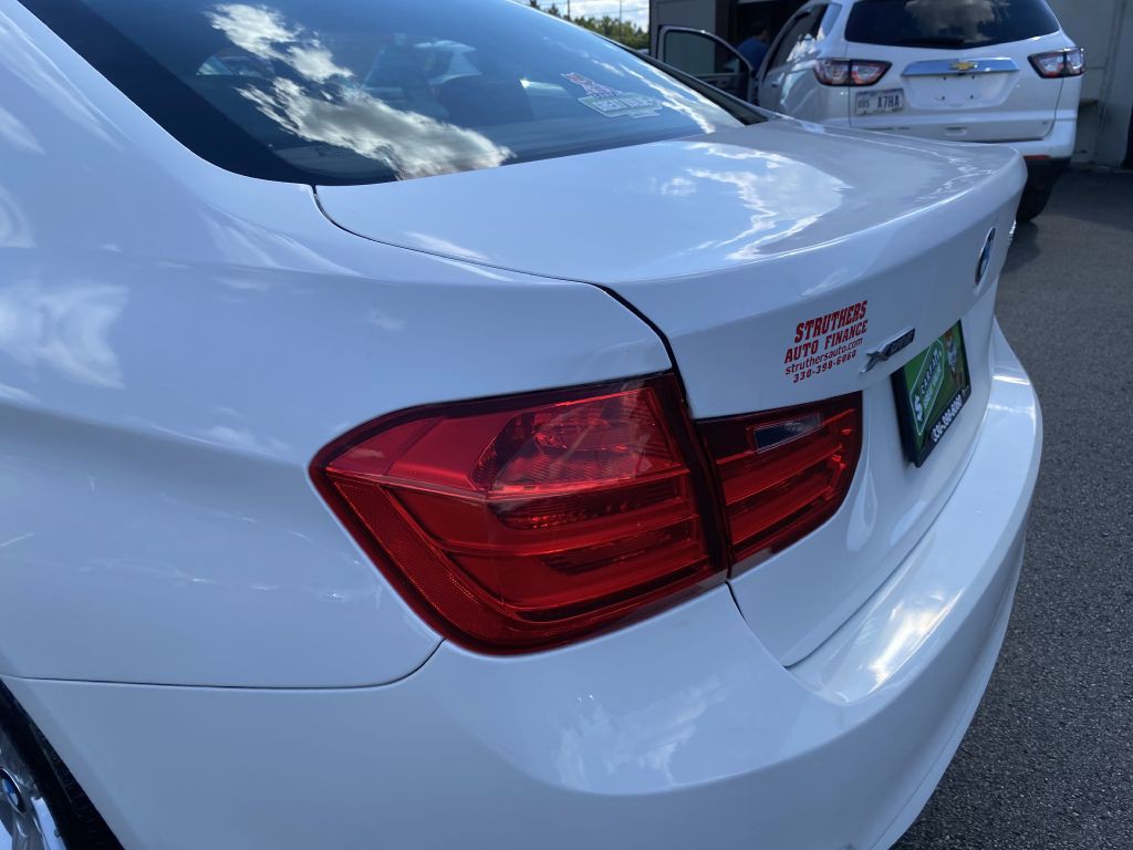 2013 BMW 3 Series Image 25
