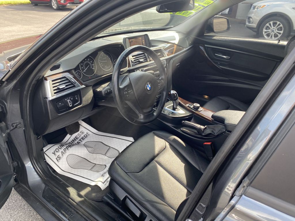 2016 BMW 3 Series Image 14