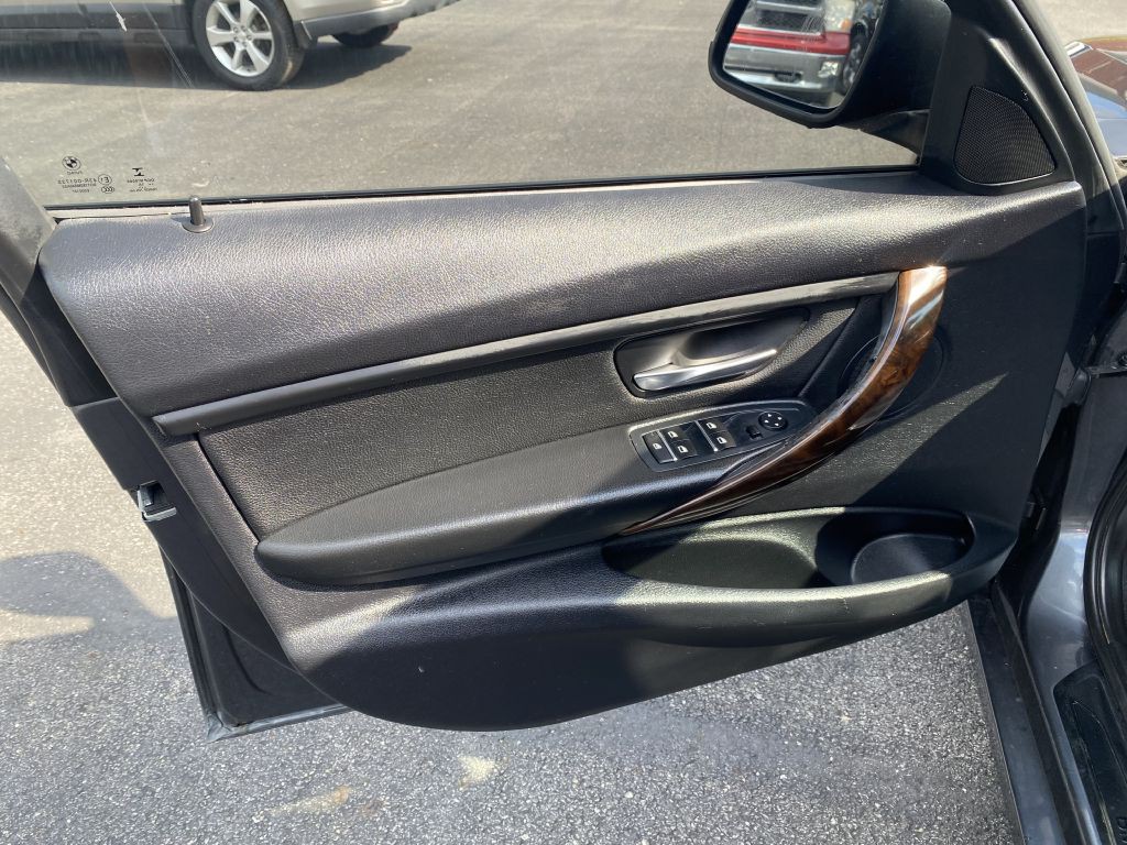 2016 BMW 3 Series Image 19