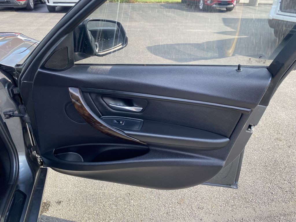 2016 BMW 3 Series Image 22