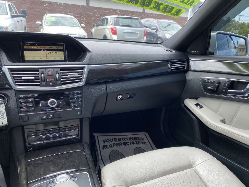 2010 Mercedes-Benz E-Class Image 11