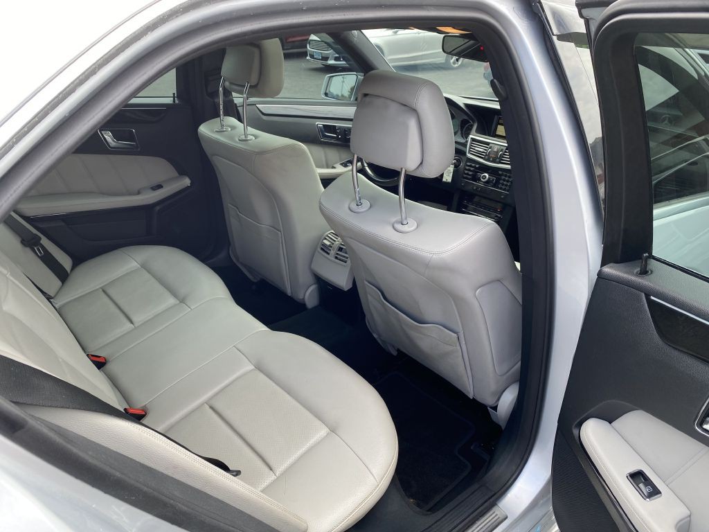 2010 Mercedes-Benz E-Class Image 16