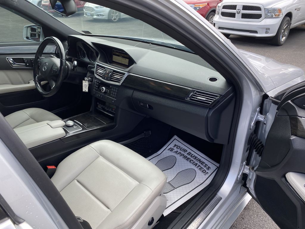 2010 Mercedes-Benz E-Class Image 17