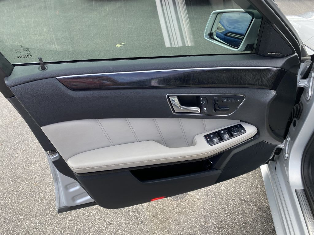 2010 Mercedes-Benz E-Class Image 19