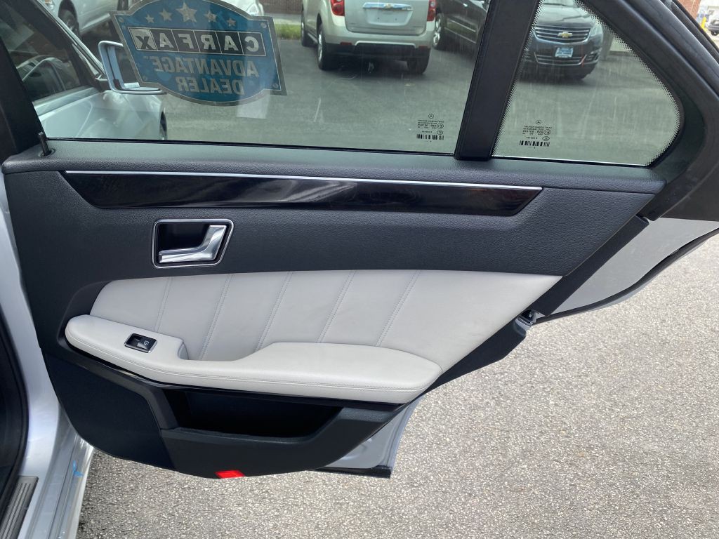 2010 Mercedes-Benz E-Class Image 21