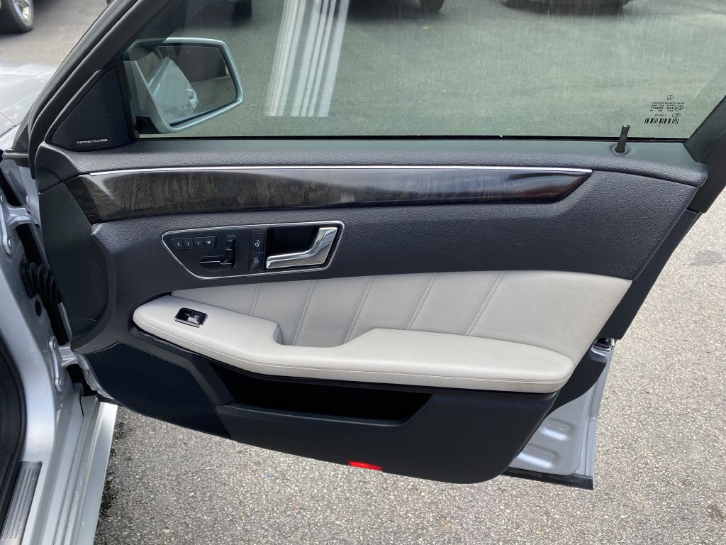 2010 Mercedes-Benz E-Class Image 22