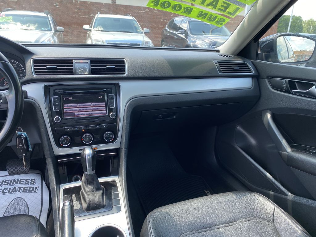 2013 Volkswagen Passat Image 11