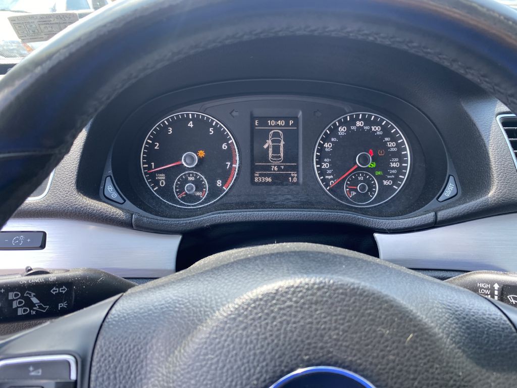 2013 Volkswagen Passat Image 12