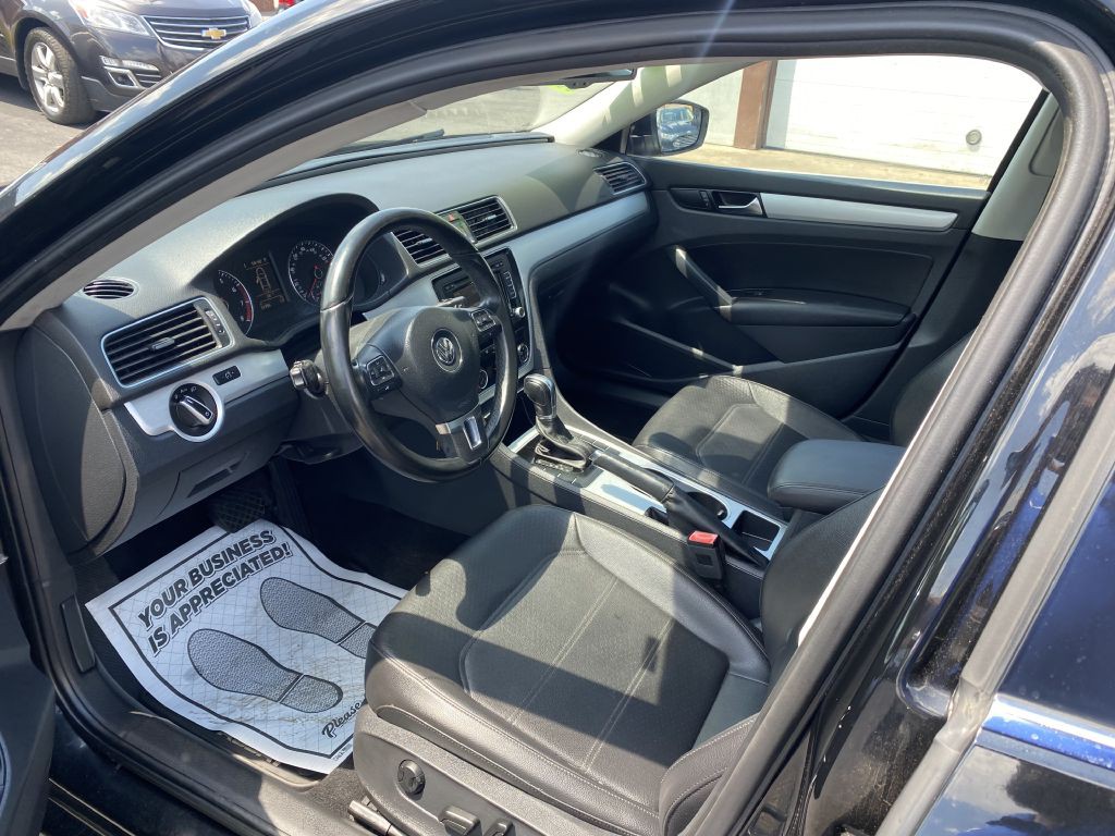 2013 Volkswagen Passat Image 14