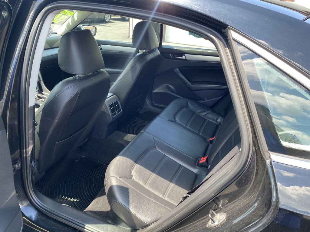 2013 Volkswagen Passat Image 15