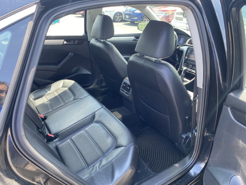 2013 Volkswagen Passat Image 16