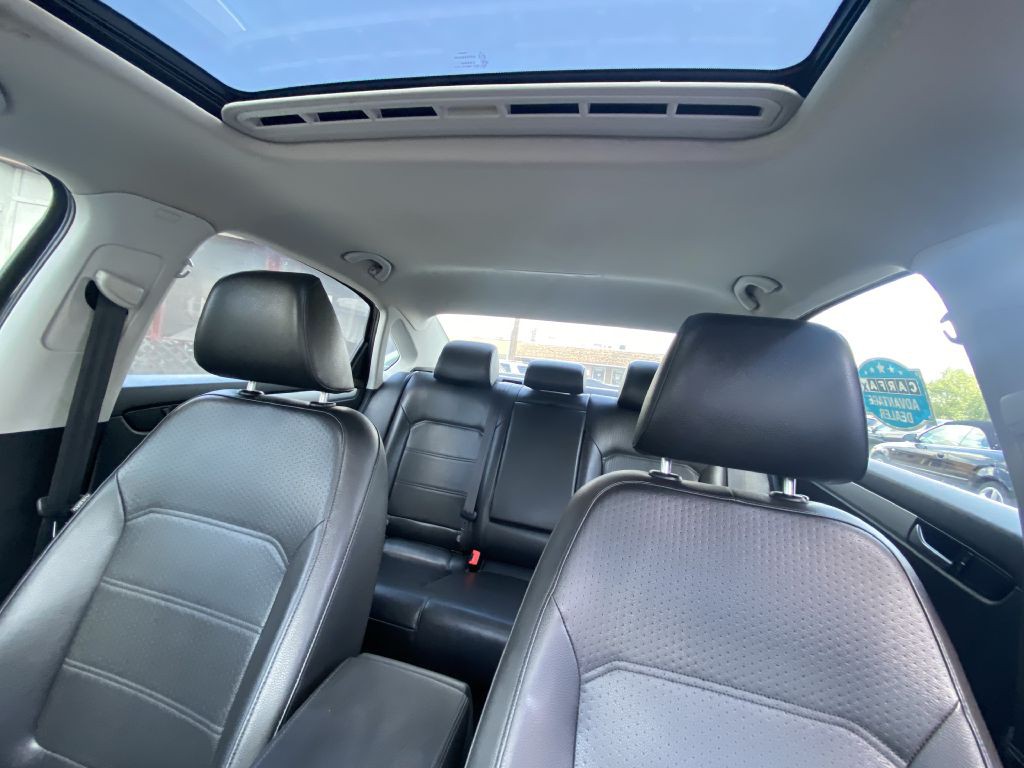 2013 Volkswagen Passat Image 18