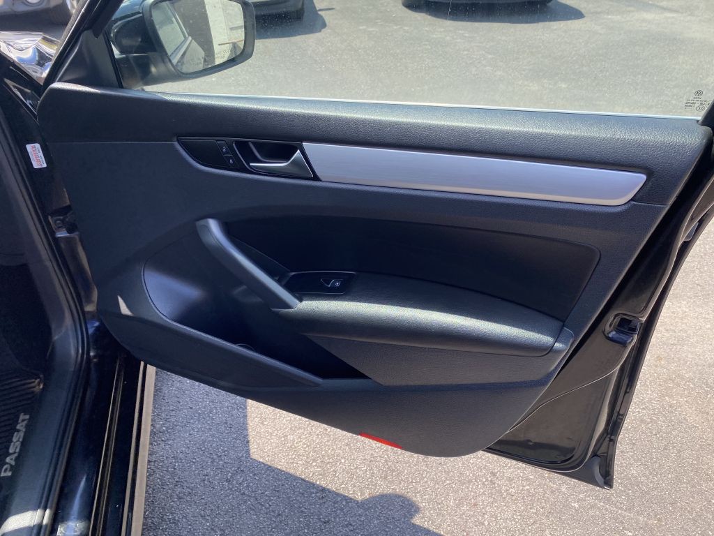 2013 Volkswagen Passat Image 22