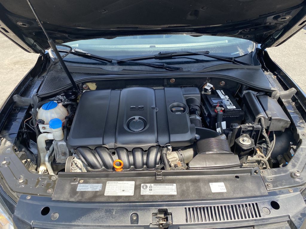 2013 Volkswagen Passat Image 23