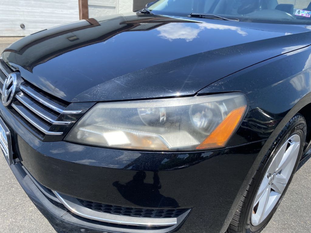 2013 Volkswagen Passat Image 24