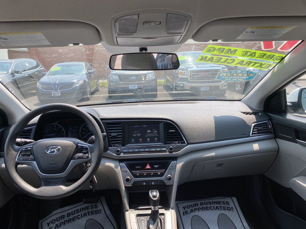 2017 Hyundai Elantra Image 9