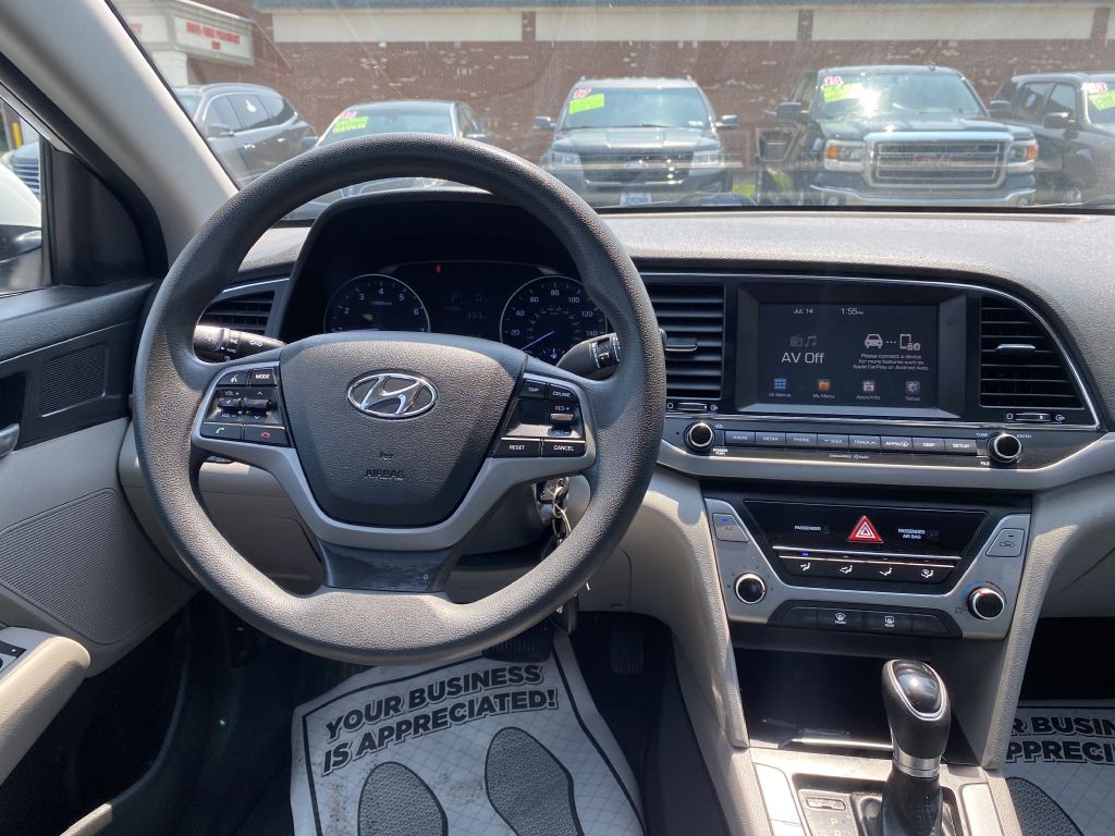 2017 Hyundai Elantra Image 10