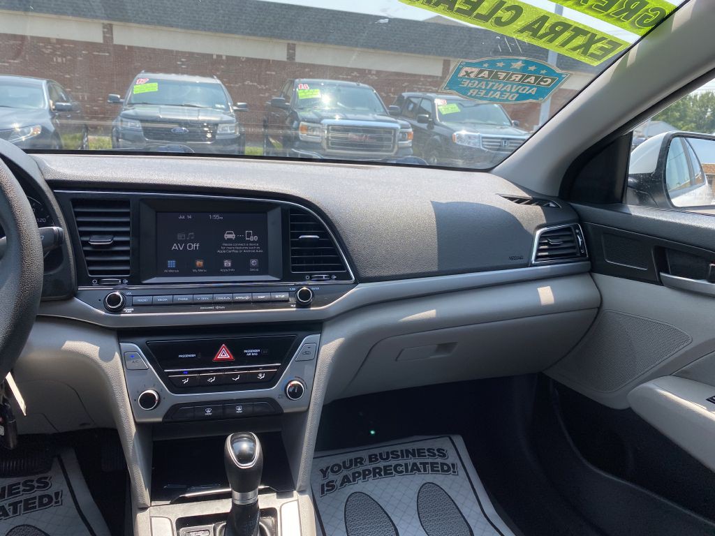 2017 Hyundai Elantra Image 11