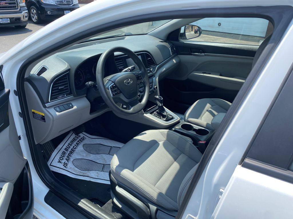 2017 Hyundai Elantra Image 14