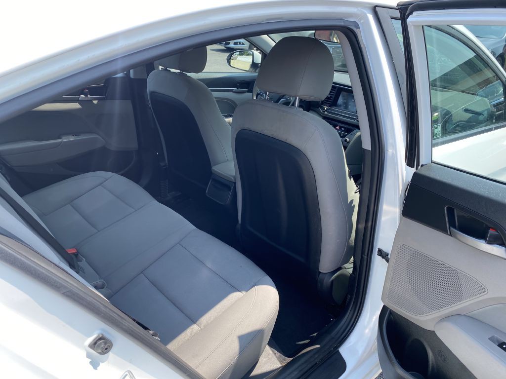 2017 Hyundai Elantra Image 16