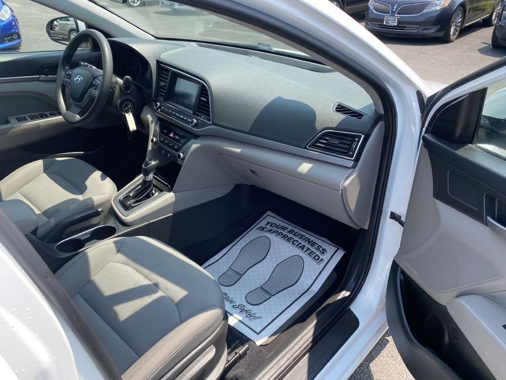 2017 Hyundai Elantra Image 17