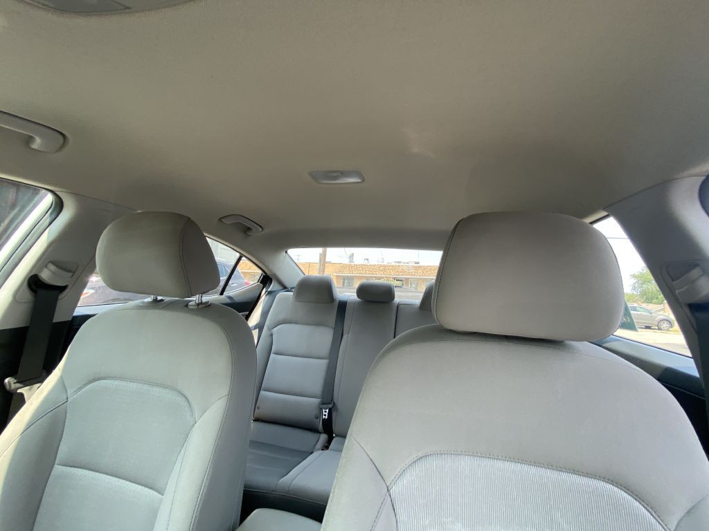 2017 Hyundai Elantra Image 18