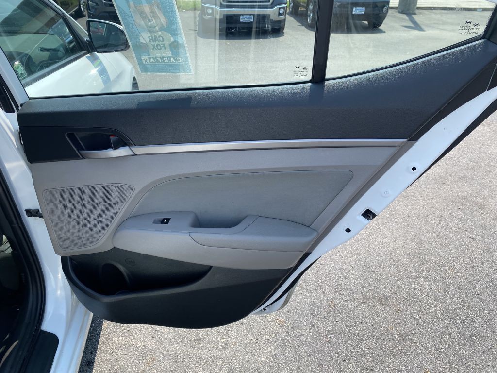2017 Hyundai Elantra Image 21