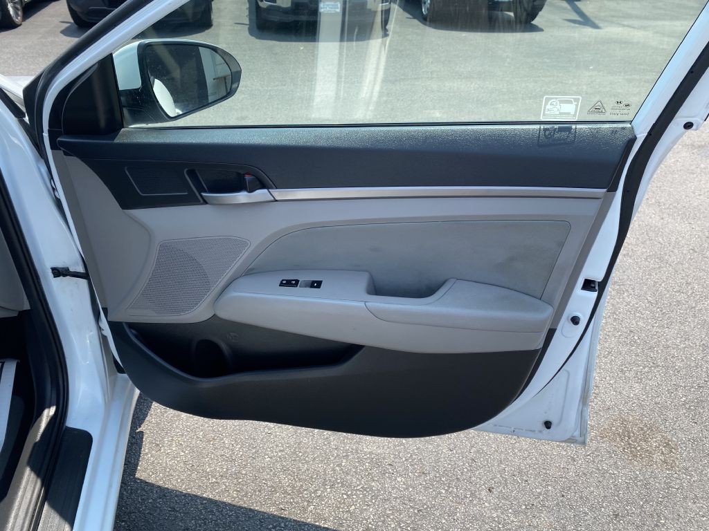 2017 Hyundai Elantra Image 22